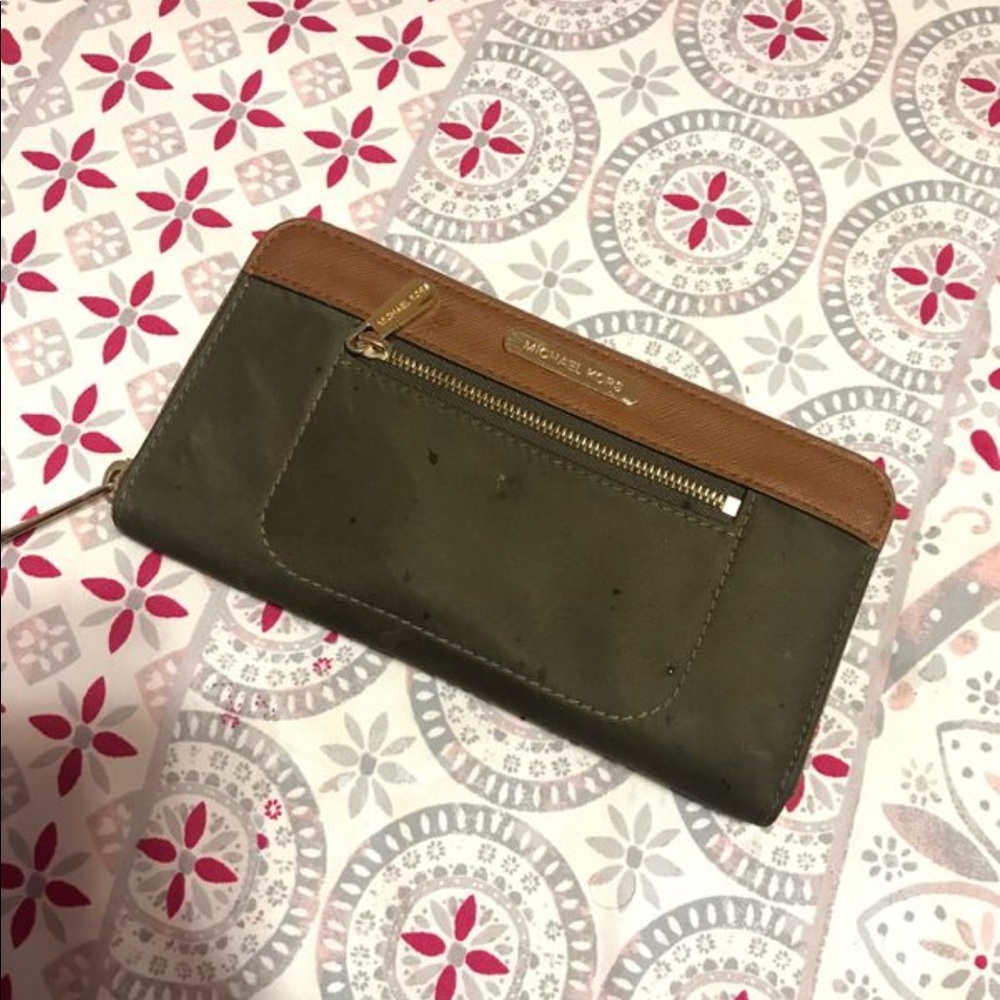 Michael kors wallet 👝✨
